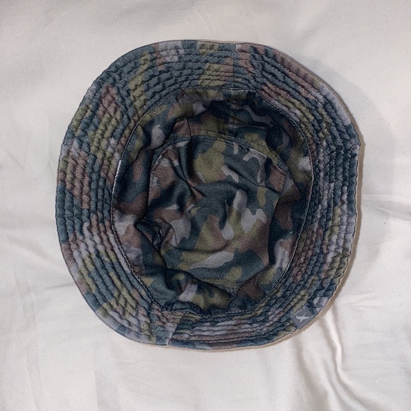 Reversible bucket hat - Picture 2 of 5